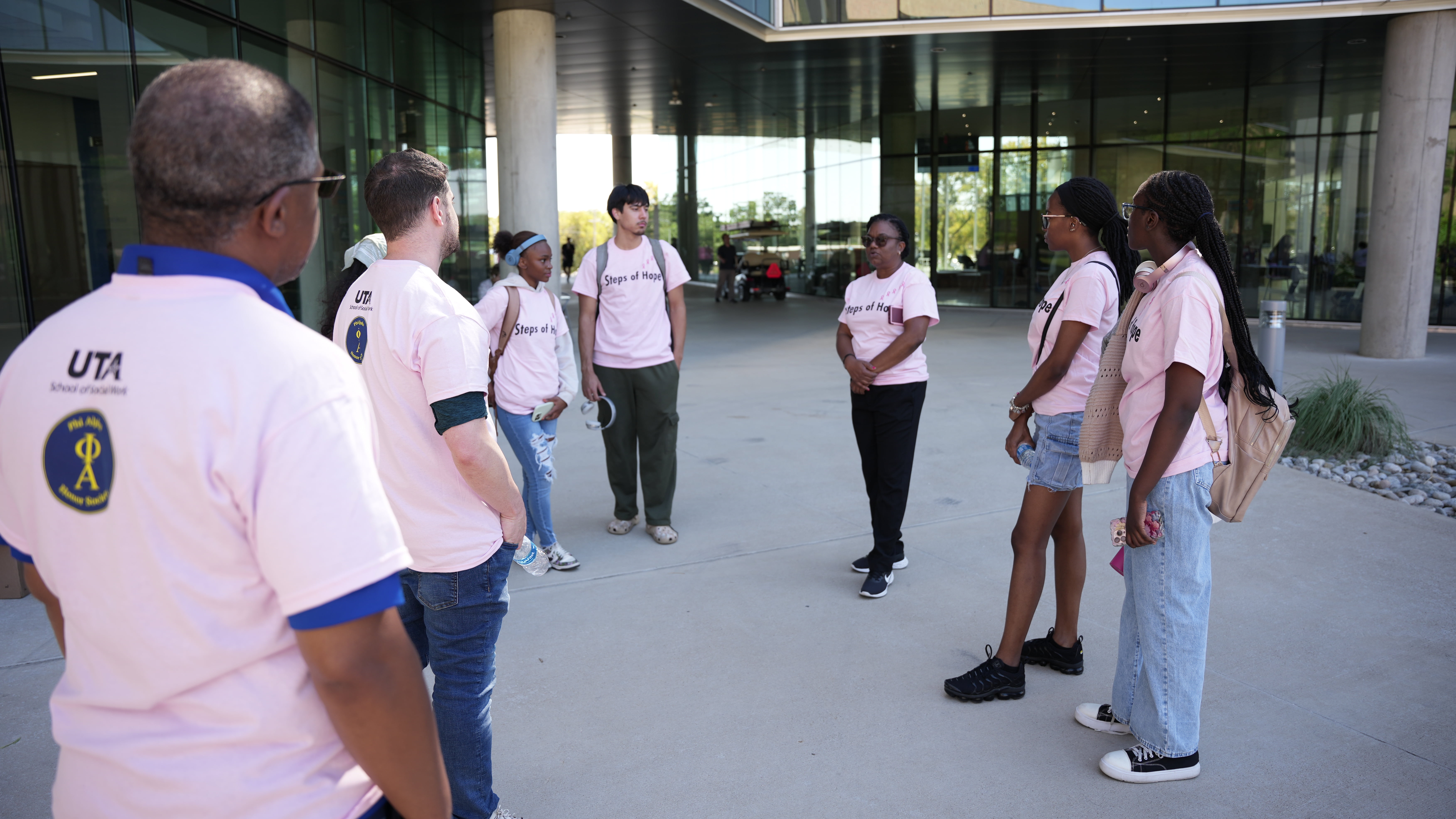 Natasha Sutherland, president of Phi Alpha Honor Society, speaks with participants at the “Steps of Hope Cancer Awareness Walk”. (Photo by Thomas Johns)