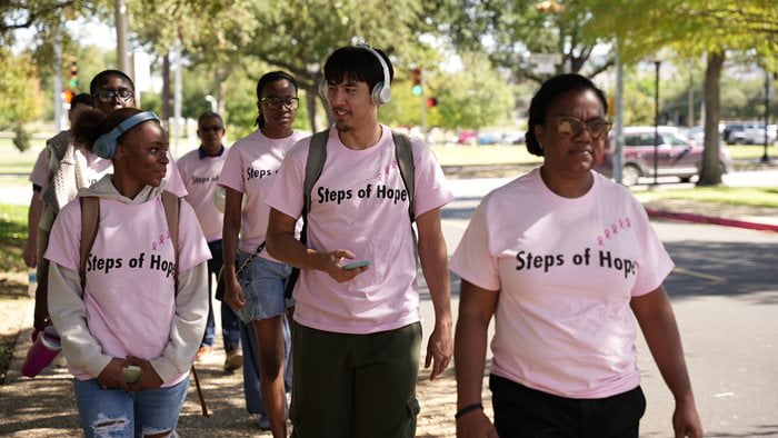 Participants take part in the “Steps for Hope Cancer Awareness Walk” hosted by the Phi Alpha Honor Society. (Photo by Thomas Johns)
