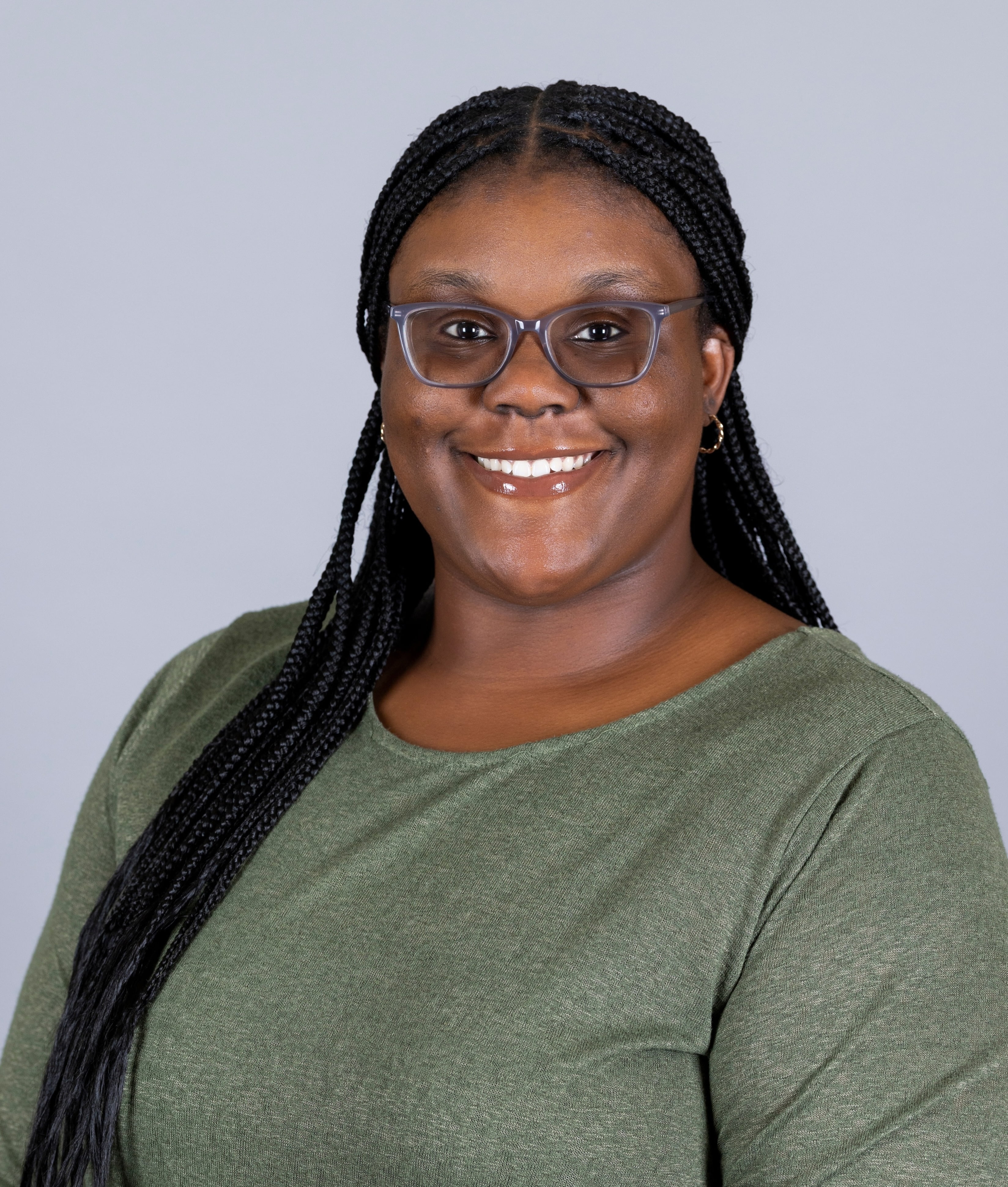 Headshot photo of Elizabeth Palmer