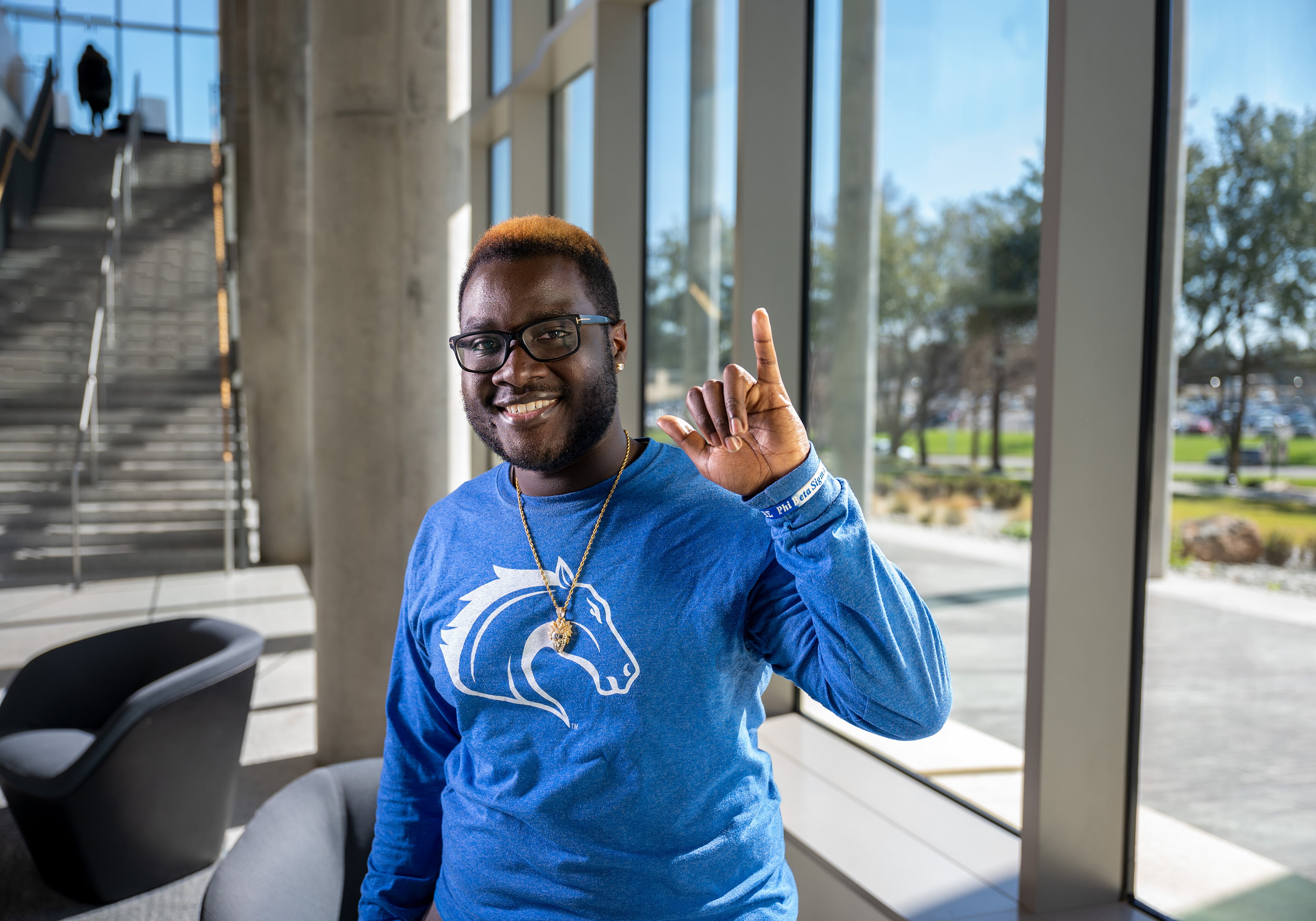 treivion sheppard mavs up in seir building