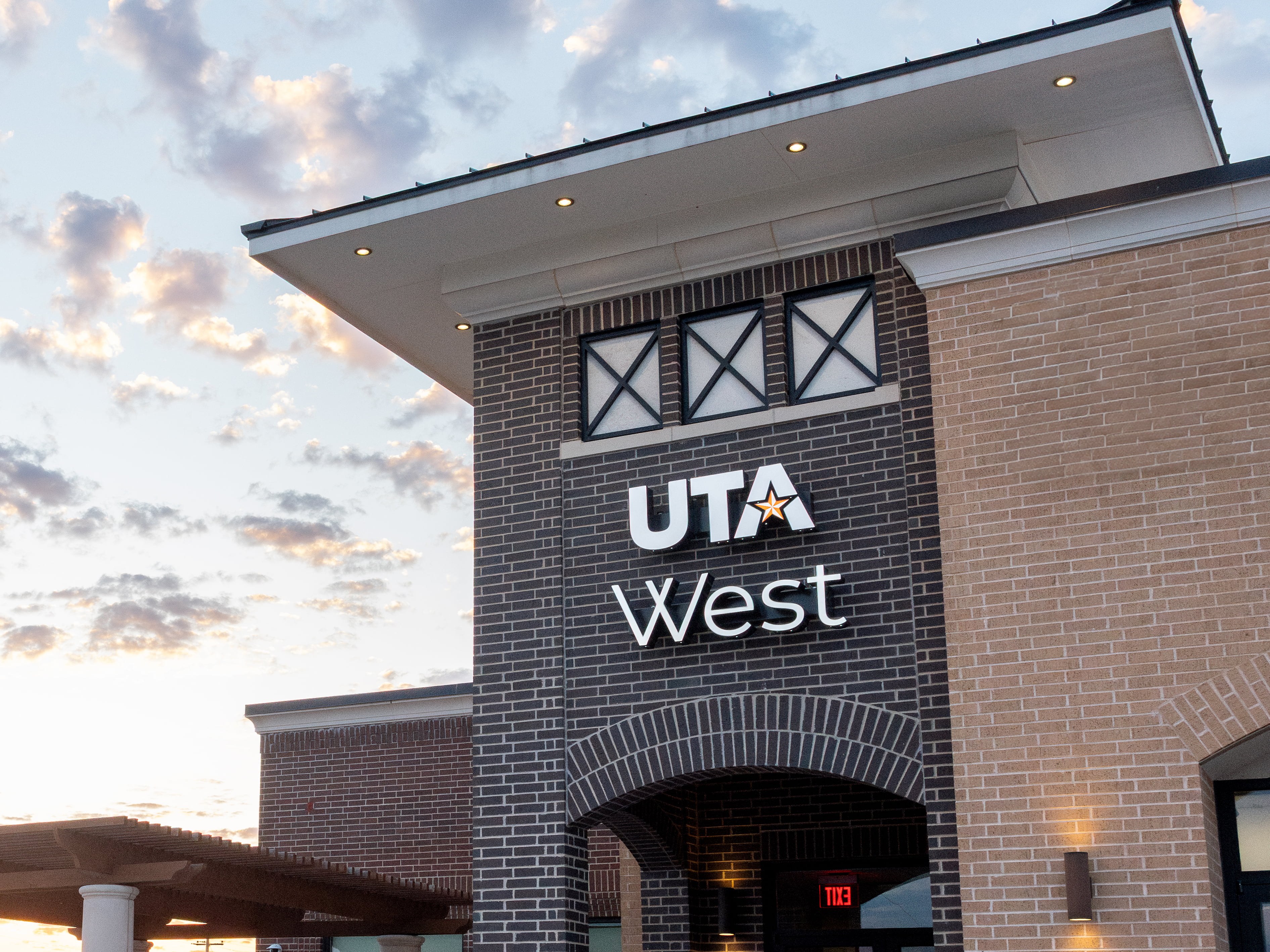 a strip mall with a sign that says UTA West